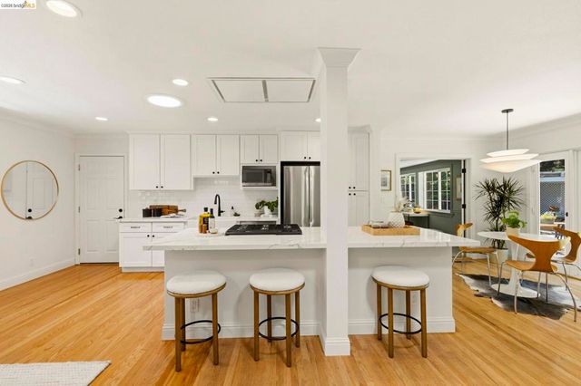 1250 Elmwood Dr, Walnut Creek, CA 94597