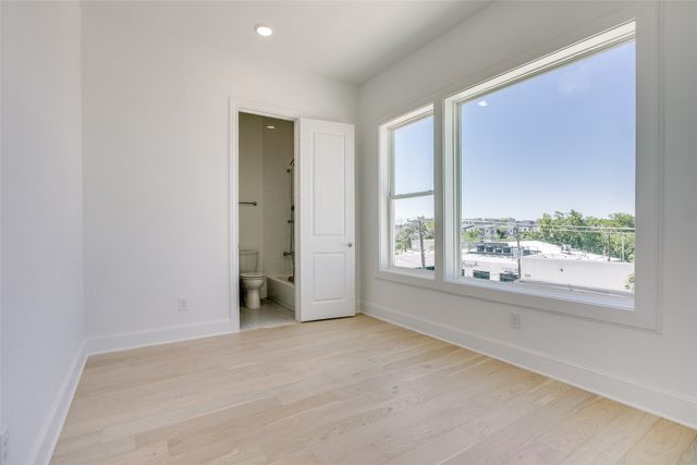 211 Carroll Street, Fort Worth, TX 76107