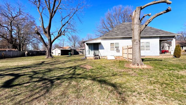 802 First Avenue, Monett, MO 65708