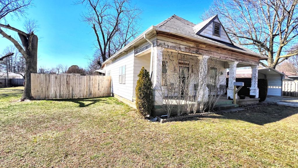 802 First Avenue, Monett, MO 65708