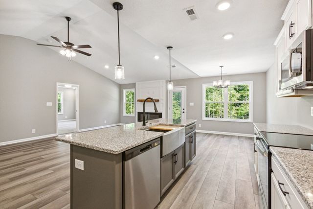 1170 Tybee Dr, Clarksville, TN 37042