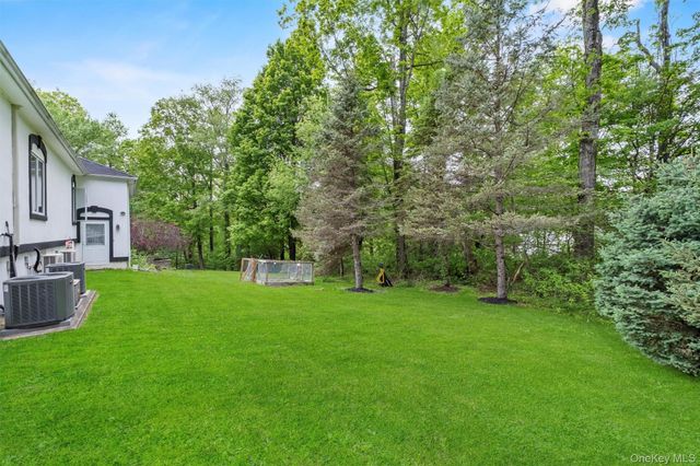 44 Carol Lane, Poughquag, NY 12570
