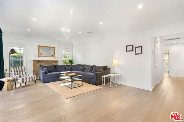 801 N Laurel Avenue, Los Angeles, CA 90046