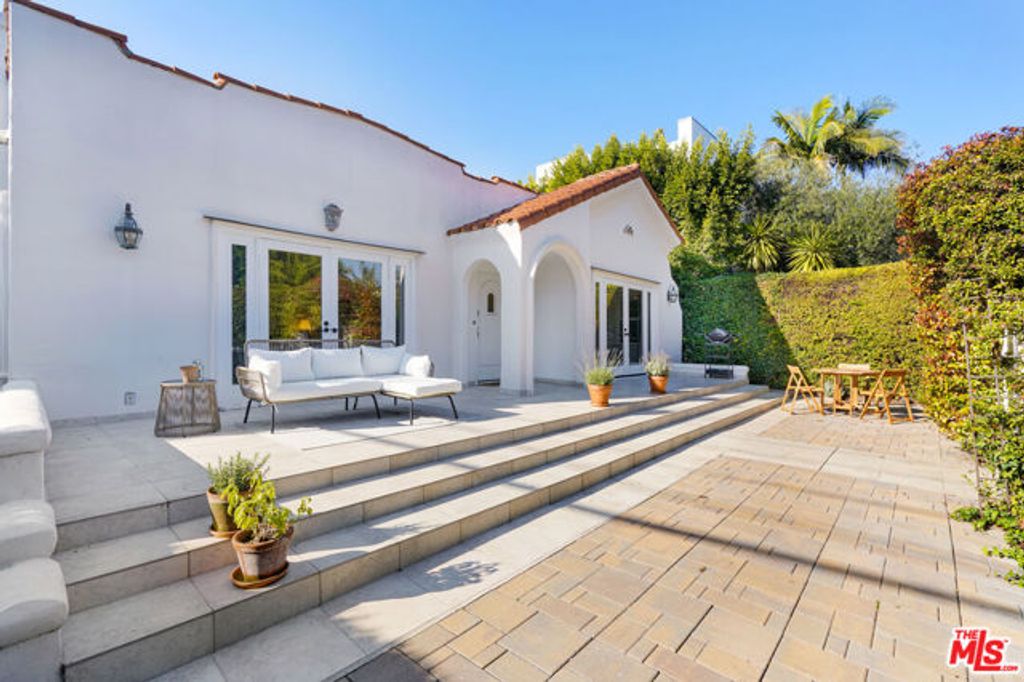 801 N Laurel Avenue, Los Angeles, CA 90046
