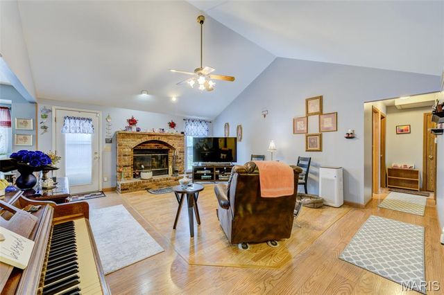 435 Slusser Lane, Florissant, MO 63031