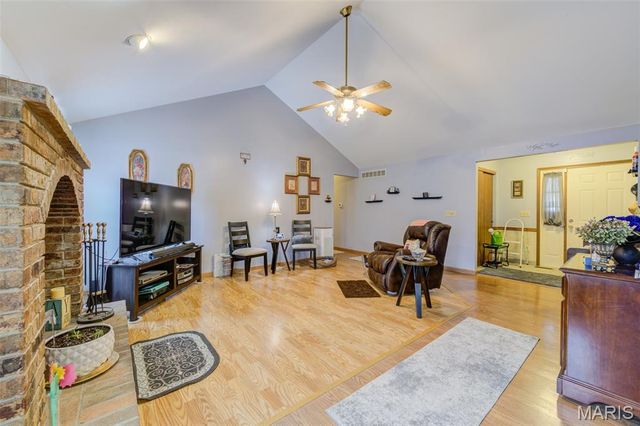 435 Slusser Lane, Florissant, MO 63031
