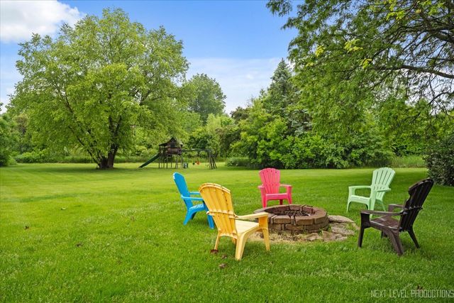 39W841 Prunetree Lane, St. Charles, IL 60175