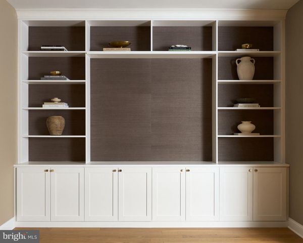 2 MARTINS LN, Berwyn, PA 19312