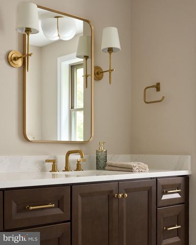 2 MARTINS LN, Berwyn, PA 19312