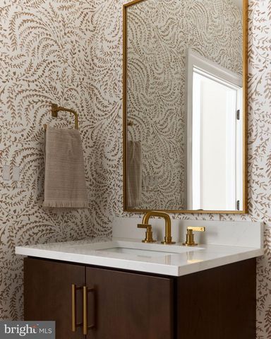 2 MARTINS LN, Berwyn, PA 19312