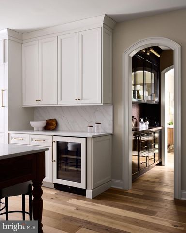 2 MARTINS LN, Berwyn, PA 19312