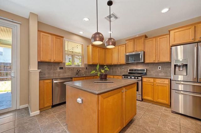 1399 Regent Cir, Lincoln, CA 95648