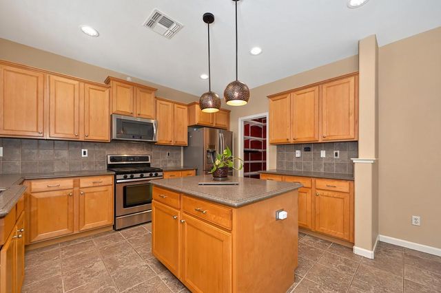 1399 Regent Cir, Lincoln, CA 95648