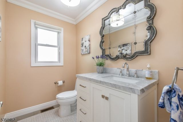 11 Hubbardton Rd, Wayne Twp., NJ 07470