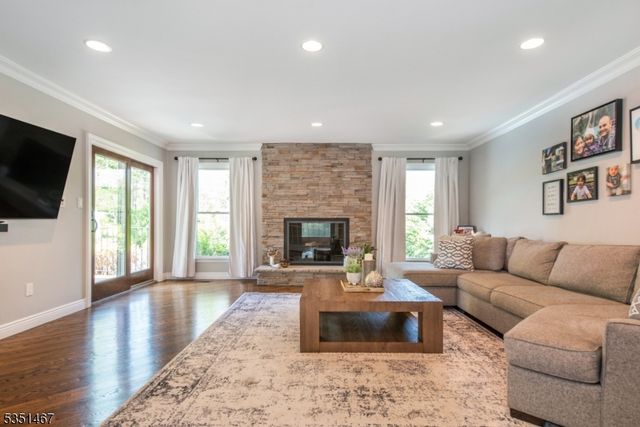 11 Hubbardton Rd, Wayne Twp., NJ 07470