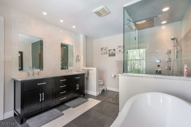 11 Hubbardton Rd, Wayne Twp., NJ 07470