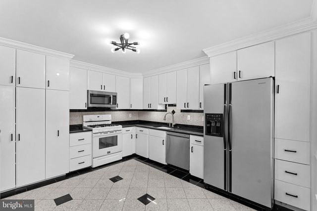 7877 PAINTED DAISY DR, Springfield, VA 22152