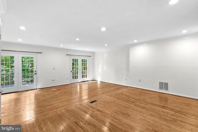 7877 PAINTED DAISY DR, Springfield, VA 22152