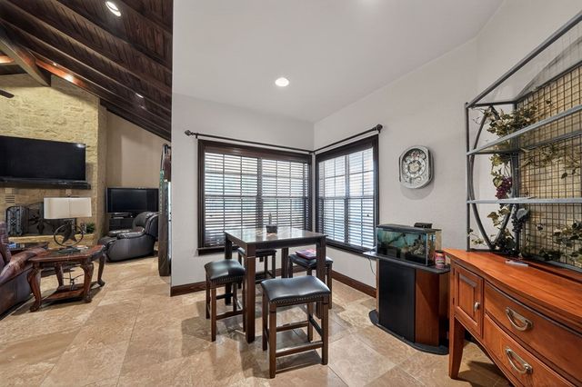 204 W Red Oak Lane, Ingram, TX 78025