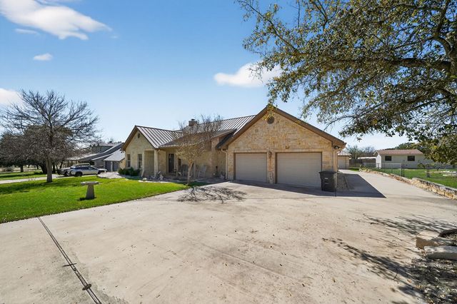 204 W Red Oak Lane, Ingram, TX 78025