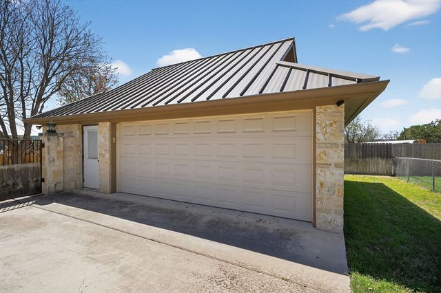 204 W Red Oak Lane, Ingram, TX 78025