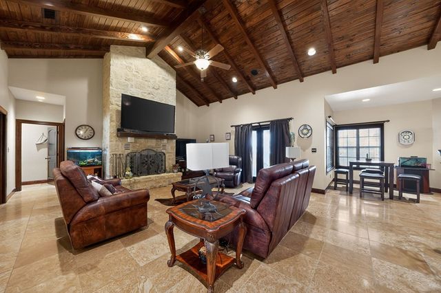 204 W Red Oak Lane, Ingram, TX 78025