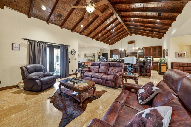 204 W Red Oak Lane, Ingram, TX 78025