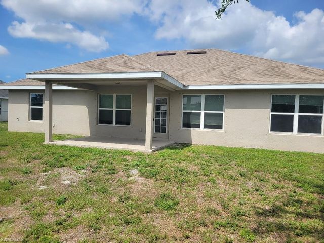 1852 Valmont ST, Lehigh Acres, FL 33972
