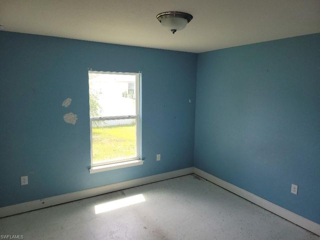1852 Valmont ST, Lehigh Acres, FL 33972