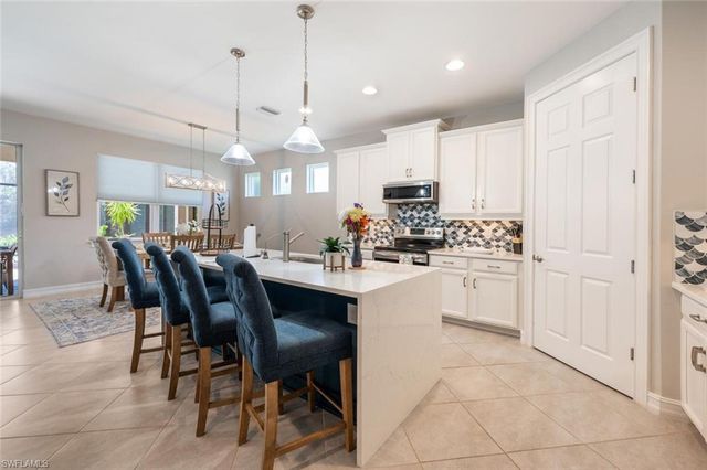 14606 Tropical DR, Naples, FL 34114