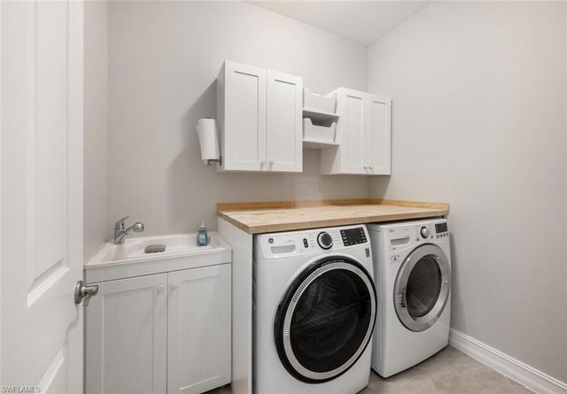 14606 Tropical DR, Naples, FL 34114