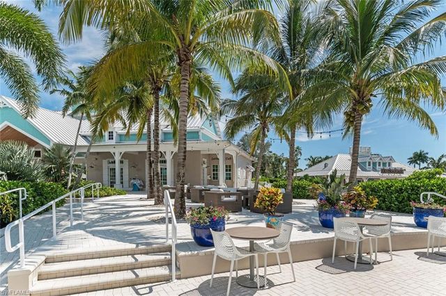 14606 Tropical DR, Naples, FL 34114