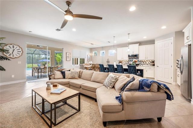 14606 Tropical DR, Naples, FL 34114