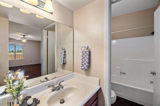 5757 W Eugie Avenue 2027, Glendale, AZ 85304
