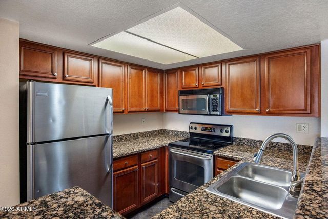 5757 W Eugie Avenue 2027, Glendale, AZ 85304