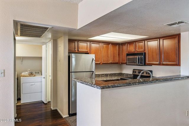 5757 W Eugie Avenue 2027, Glendale, AZ 85304