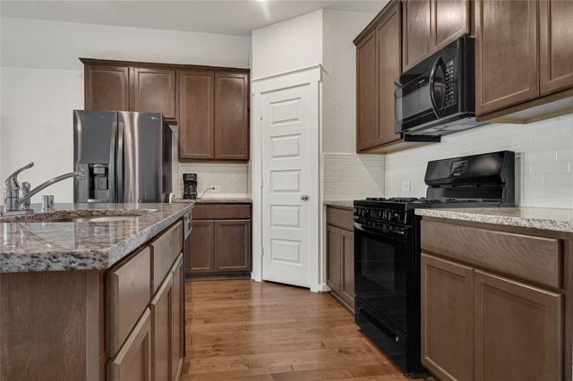 30280 Kingston Heath Drive, Cleveland, TX 77327