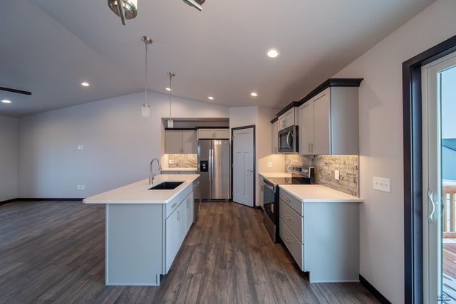 615 BULL RUN DR, Box Elder, SD 57719