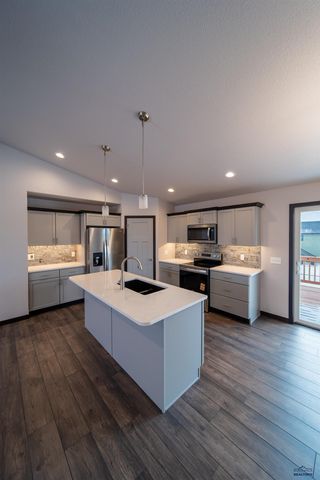615 BULL RUN DR, Box Elder, SD 57719