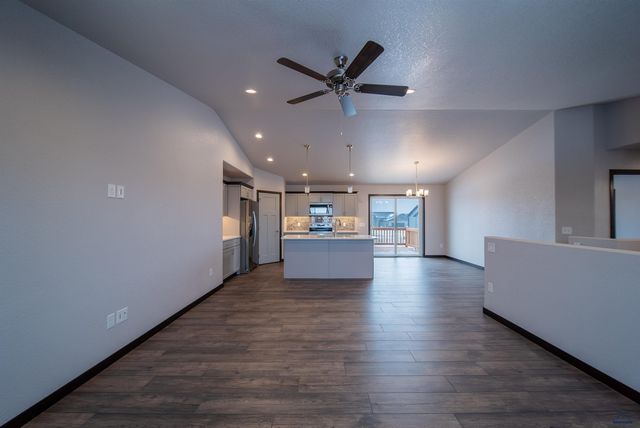 615 BULL RUN DR, Box Elder, SD 57719