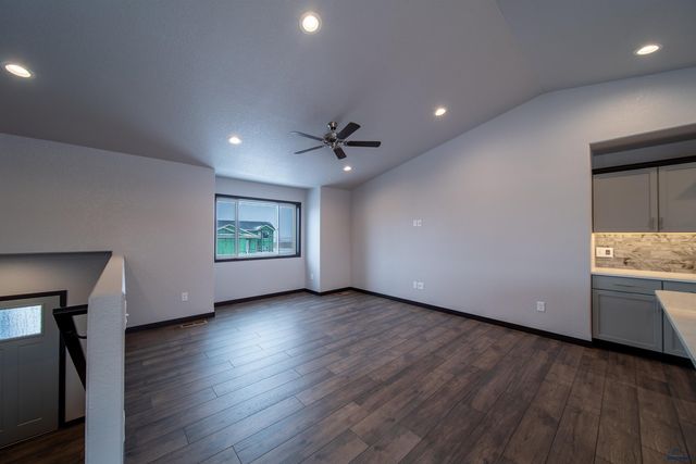 615 BULL RUN DR, Box Elder, SD 57719