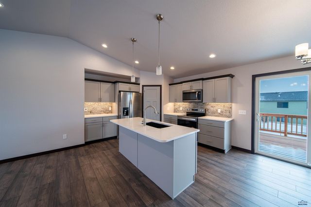 615 BULL RUN DR, Box Elder, SD 57719