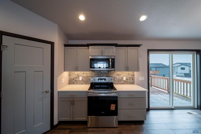 615 BULL RUN DR, Box Elder, SD 57719