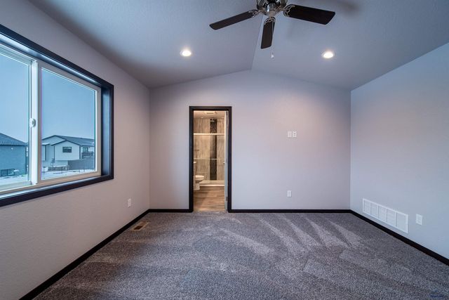 615 BULL RUN DR, Box Elder, SD 57719