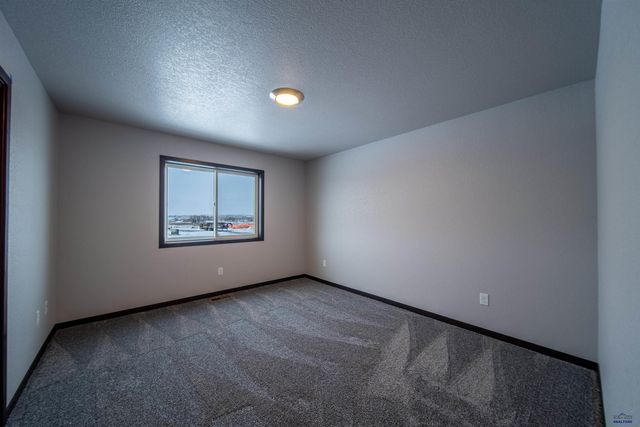 615 BULL RUN DR, Box Elder, SD 57719