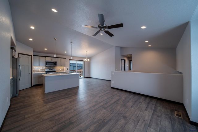 615 BULL RUN DR, Box Elder, SD 57719