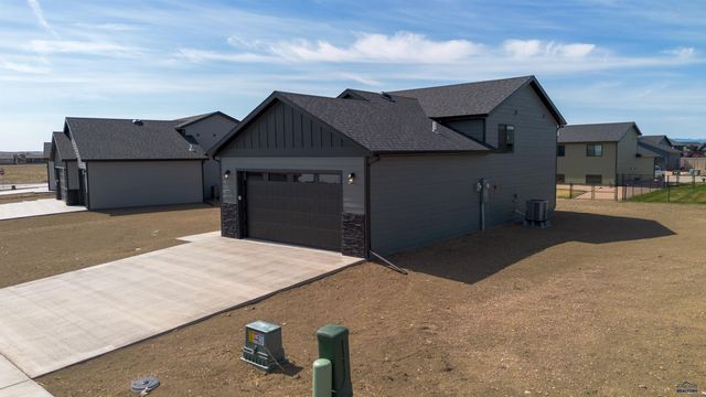 615 BULL RUN DR, Box Elder, SD 57719