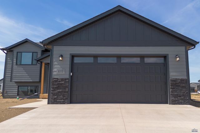 615 BULL RUN DR, Box Elder, SD 57719