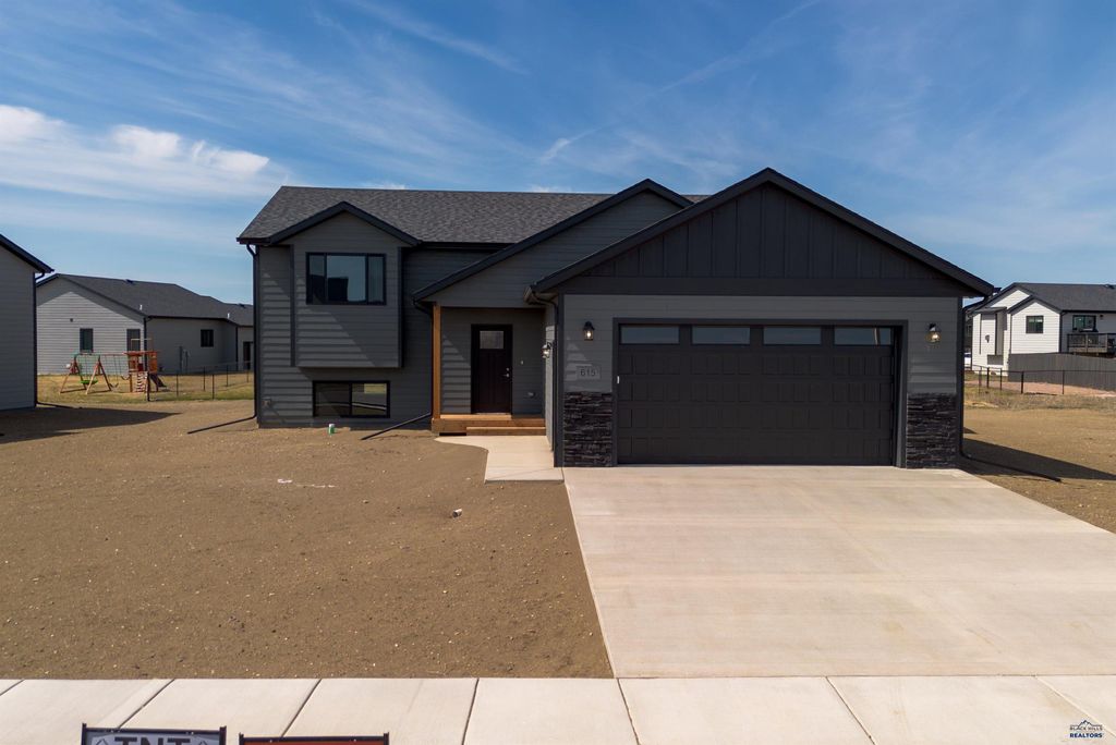 615 BULL RUN DR, Box Elder, SD 57719