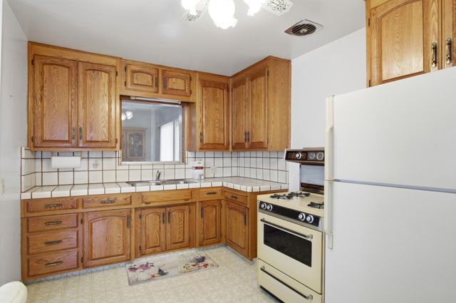 913 Reno Ave, Modesto, CA 95351